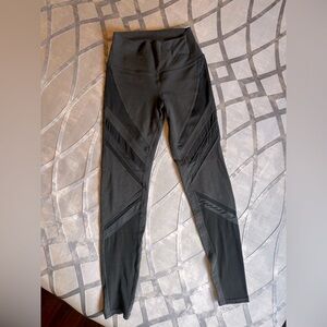 Alo yoga leggings size S grey with translucent parts